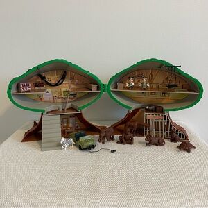 Walt Disney World Animal Kingdom Tree of life adventure playset